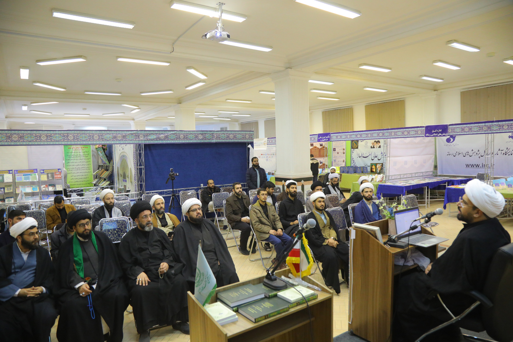 نشست علمی با عنوان «تبیین جامع نظام کلامی خطبه حضرت زهرا (سلام‌الله‌علیها)» برگزار شد