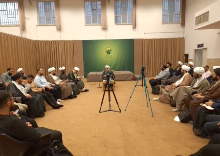 نشست علمی صمیمانه با حضور استاد محمدتقی سبحانی برگزار شد