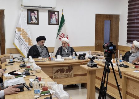 گزارش تصویری دیدار اعضای دبیرخانه کنگره بین المللی بزرگداشت علامه میرحامد حسین لکهنوی رحمه الله با آیت‌الله نورمفیدی