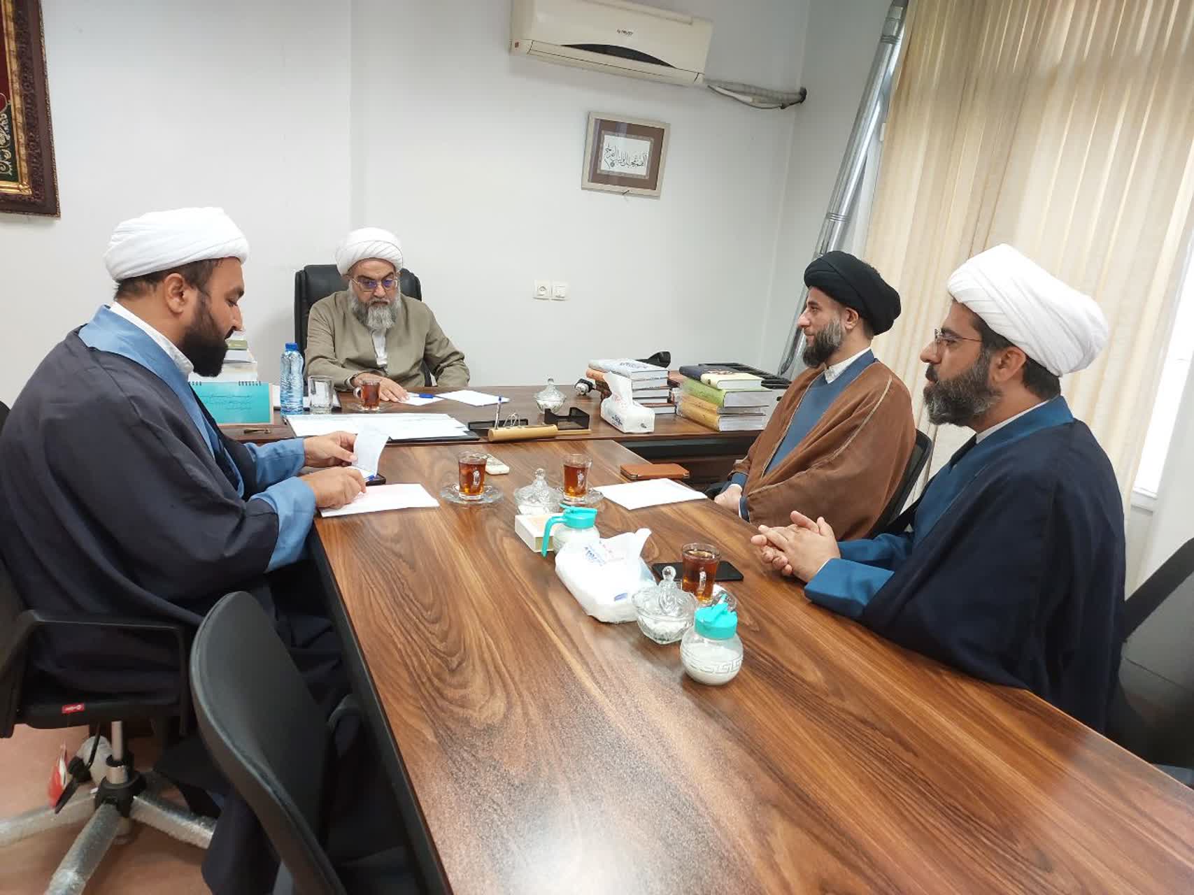 مسئولان مراکز آموزش کاربردی مهارتی حوزه‌های علمیه فارس و زنجان با ریاست بنیاد بین المللی امامت در قم دیدار و گفت‌وگو کردند