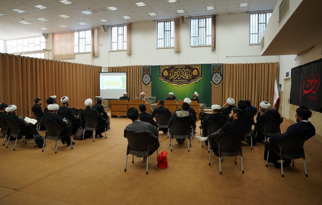 گزارش تصویری چهارمین کرسی علمی ترویجی با موضوع «تحلیل و بررسی نظریه عدم اجتماع خلافت با نبوت در یک خاندان »