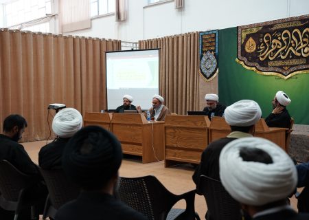 چهارمین کرسی علمی ترویجی با موضوع «تحلیل و بررسی نظریه عدم اجتماع خلافت با نبوت در یک خاندان » برگزار شد