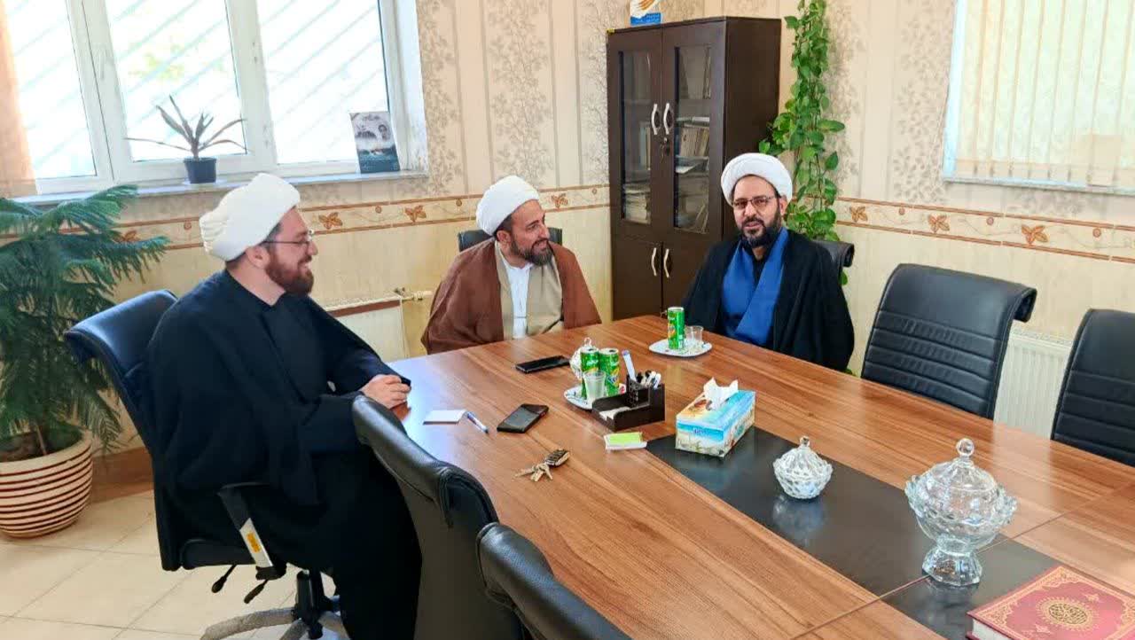 حلسه‌ی مشترک بین نهاد نمایندگی مقام معظم رهبری در دانشگاه‌ها، نمایندگی بنیاد بین‌المللی امامت و دفتر تبلیغات اسلامی استان کرمانشاه برگزار شد