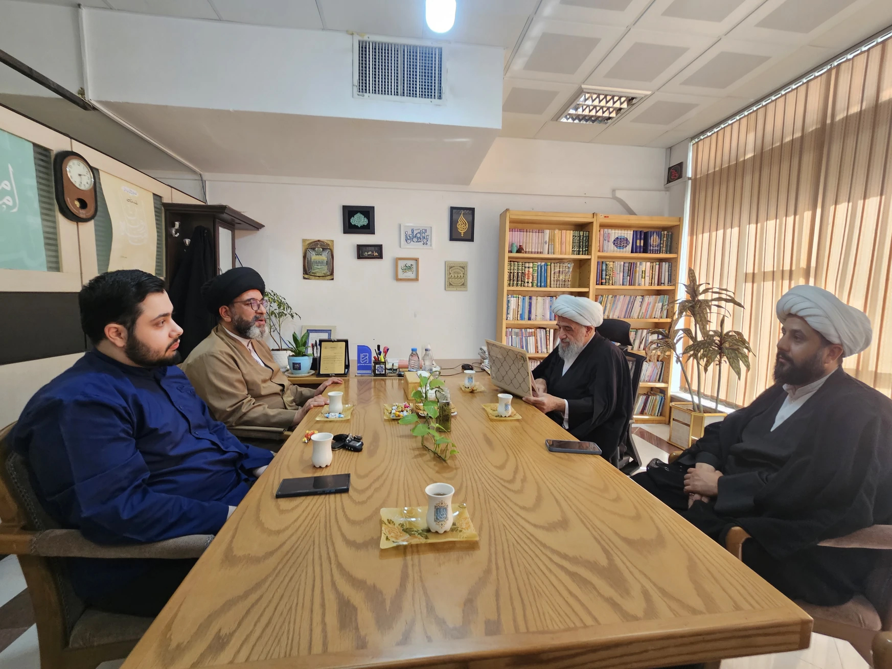 مدیر فرهنگی و امام جماعت مسجد علی بن موسی الرضا علیه السلام – تهران، حجتالاسلام شیخ مهدی رئوفی با معاونت فرهنگی بنیاد بینالمللی امامت دیدار کردند