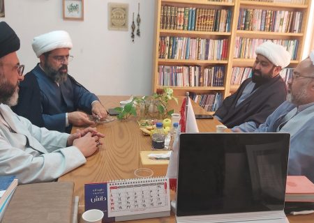 نشست مشترک مسئول مرکز آموزشهای کاربردی مهارتی حوزه علمیه فارس با معاون فرهنگی و نماینده بنیاد بینالمللی امامت در قم برگزار شد.